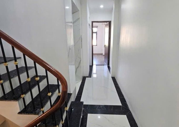 SIÊU PHẨM GIÁP BÁT – NHÀ ĐẸP 5 TẦNG THANG MÁY – FULL NỘI THẤT – CHỈ VIỆC XÁCH VALI VỀ Ở