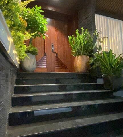 VĂN CAO - TOÀ HOTEL ĐẲNG CẤP - Ô TÔ QUA - SÁT PHỐ - DÒNG TIỂN 6 TỶ - DT 139m² MT 8m - 95tỷ 