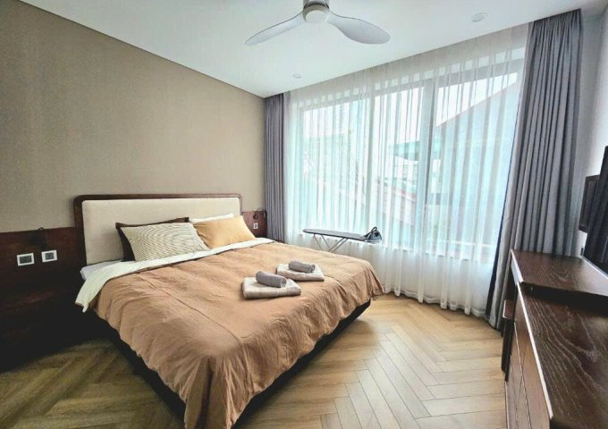 VĂN CAO - TOÀ HOTEL ĐẲNG CẤP - Ô TÔ QUA - SÁT PHỐ - DÒNG TIỂN 6 TỶ - DT 139m² MT 8m - 95tỷ 