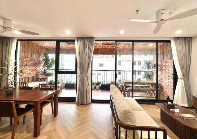 VĂN CAO - TOÀ HOTEL ĐẲNG CẤP - Ô TÔ QUA - SÁT PHỐ - DÒNG TIỂN 6 TỶ - DT 139m² MT 8m - 95tỷ 