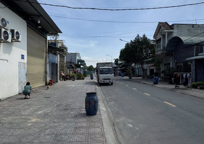 Cho thuê nhà mặt tiền đường D11, vị trí trung tâm KDC Thuận Giao – rất phù hợp kinh doanh buôn bán đa ngành.