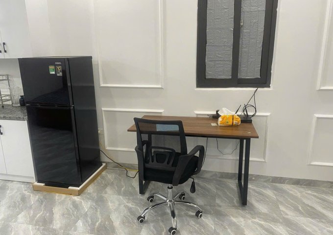 Nhà mình cần cho thuê 1 căn hộ rộng khoảng 37m2 sân cổng rộng rãi ô tô đỗ tận cửa.