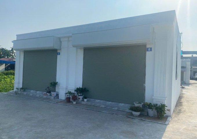 Nhà mình cần cho thuê 1 căn hộ rộng khoảng 37m2 sân cổng rộng rãi ô tô đỗ tận cửa.