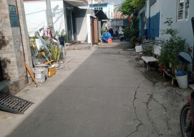 NHÀ ĐẸP HIẾM VÀO Ở NGAY SÁT PHẠM VĂN ĐỒNG HIỆP BÌNH CHÁNH CÁCH 20m  RA HXH.