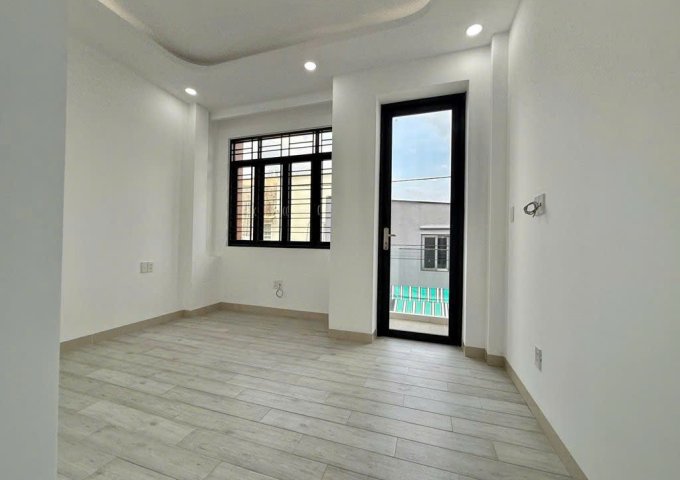 NHÀ ĐẸP HIẾM VÀO Ở NGAY SÁT PHẠM VĂN ĐỒNG HIỆP BÌNH CHÁNH CÁCH 20m  RA HXH.