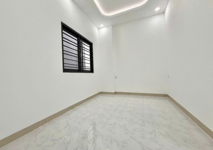 NHÀ ĐẸP HIẾM VÀO Ở NGAY SÁT PHẠM VĂN ĐỒNG HIỆP BÌNH CHÁNH CÁCH 20m  RA HXH.