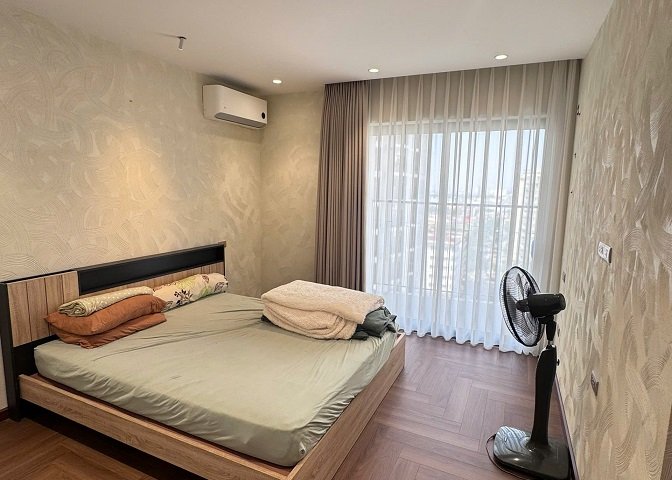 Chính chủ bán CC 83m tầng 12 Le Grand Jardin Sài Đồng giá 7,2 tỷ ban công ĐN sẵn sổ