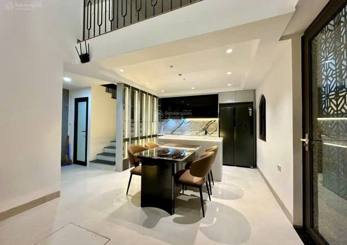 Tài chính hợp lý, chỉ 12.5 Tỷ sở hữu nhà mới kính cong, đẹp 6 tầng, thang máy khu vực Phú