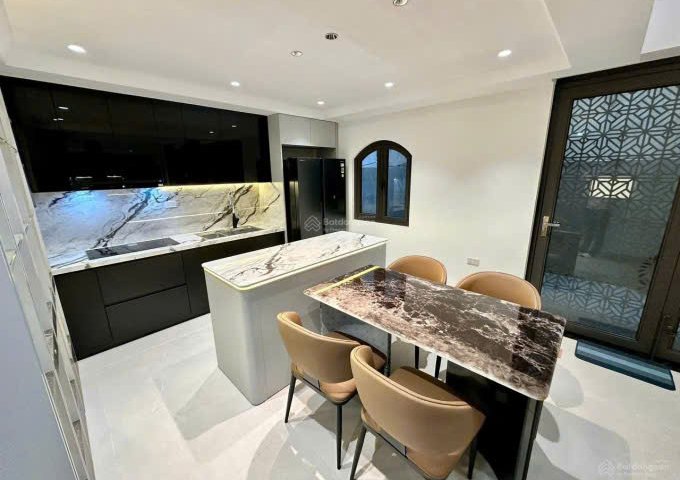 Tài chính hợp lý, chỉ 12.5 Tỷ sở hữu nhà mới kính cong, đẹp 6 tầng, thang máy khu vực Phú